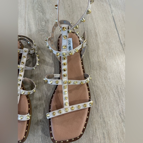 Steve Madden Sunnie Gladiator Tan StuddedSandal Size 10 Excellent Vacation - Picture 4 of 10